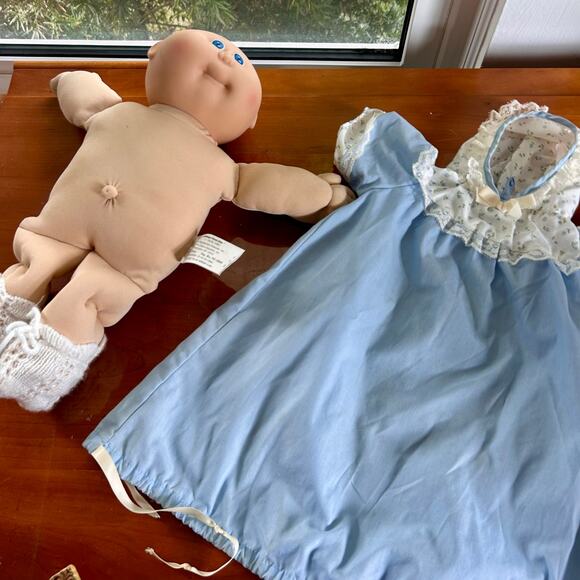 Vintage Cabbage Patch Kids Doll  1980s Coleco, Blue Eyes, Signed, Original Dress - Picture 13 of 14